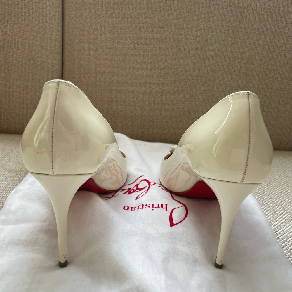 Christian Louboutin Cream/White Patent Leather
Pumps EU 39.5 - Picture 8 of 15